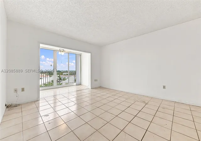 Photo 4 of Condo for sale at 3850 Washington St #808, Hollywood, FL 33021 | MLS# A12085889 | Listing updated on 2026-09-11