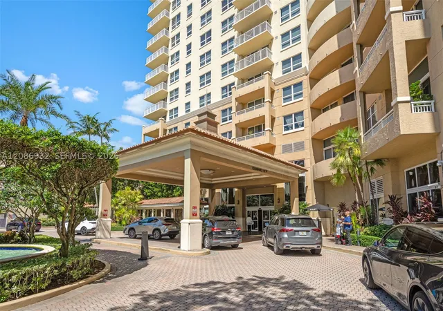Photo 2 of Condo for sale at 19501 W Country Clb Dr #1508, Aventura, FL 33180 | MLS# A12086932 | Listing updated on 2026-09-12