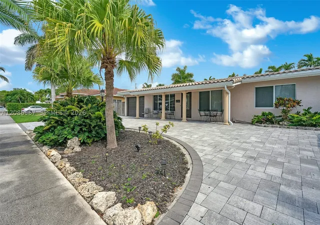 Photo 2 of Single family home for sale at 1031 Se 14th Drive, Deerfield Beach, FL 33441 | MLS# A12086967 | Listing updated on 2026-09-11