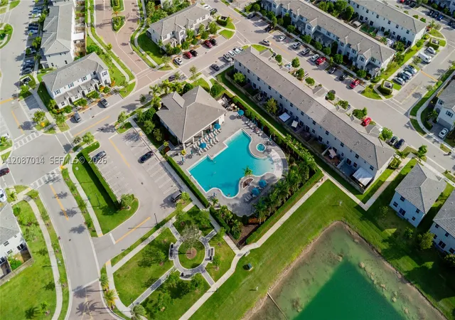 Photo 3 of Townhouse for sale at 1231 Se 27th Terrace, Homestead, FL 33035 | MLS# A12087014 | Listing updated on 2026-09-11