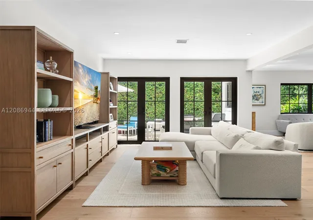Photo 3 of Sale Pending at 6609 Maynada St, Coral Gables, FL 33146 | MLS# A12086944 | Listing updated on 2026-09-10