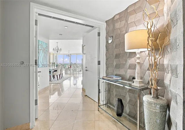 Listing Photo 4 - Condo for sale in Bristol Tower located at 2127 Brickell Ave, Miami, FL 33129 - Unit #2205