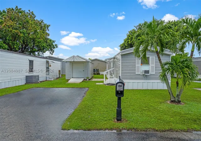 Photo 2 of Manufactured home for sale at 34850 Sw 187th Ave Lot#150, Homestead, FL 33034 | MLS# A12084987 | Listing updated on 2026-09-18