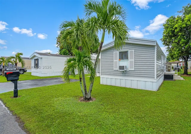 Photo 3 of Manufactured home for sale at 34850 Sw 187th Ave Lot#150, Homestead, FL 33034 | MLS# A12084987 | Listing updated on 2026-09-18