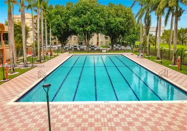 Listing Photo 5 - Condo for sale in The Fountains at Fontainebleau located at 9310 Fontainebleau Blvd, Miami, FL 33172 - Unit #606