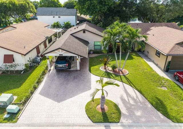 Photo 3 of Single family home for sale at 5609 SW 97th Terrace, Cooper City, FL 33328 | MLS# A12086439 | Listing updated on 2026-09-11