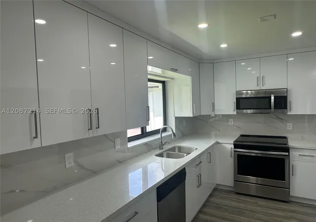 Photo 3 of Single family home for sale at 2025 Nw 191st Street, Miami Gardens, FL 33056 | MLS# A12087214 | Listing updated on 2026-09-15