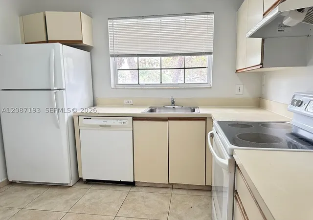 Photo 3 of Condo for sale at 631 Cypress Lake Blvd #H17, Deerfield Beach, FL 33064 | MLS# A12087193 | Listing updated on 2026-09-11