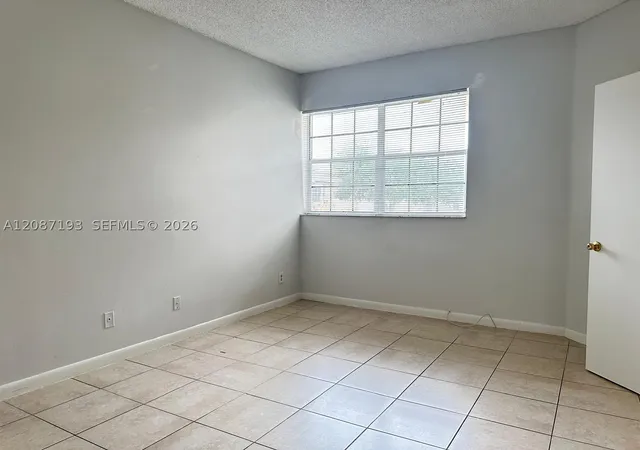 Listing Photo 4 - Condo for sale in building located at 631 Cypress Lake Blvd, Deerfield Beach, FL 33064 - Unit #H17