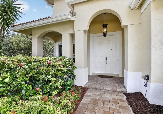 Photo 3 of Single family home for sale at 8210 Phoenician Ct, Davie, FL 33328 | MLS# A12087313 | Listing updated on 2026-09-15