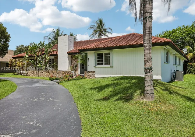 Photo 4 of Single family home for sale at 7745 SW 183rd Terrace, Palmetto Bay, FL 33157 | MLS# A12087312 | Listing updated on 2026-09-15