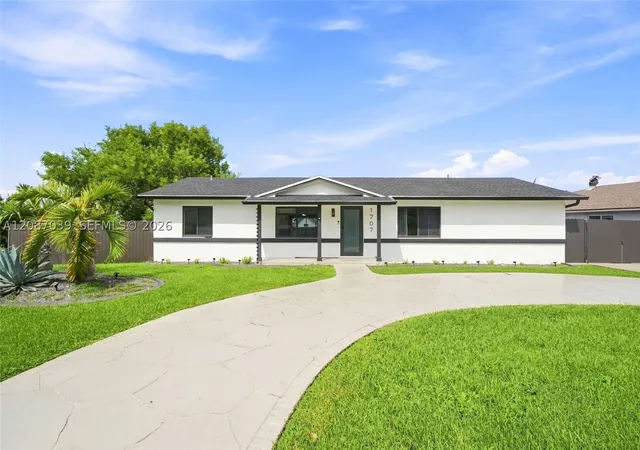 Photo 1 of Single family home for sale at 1707 S Curlew Ln, Homestead, FL 33035 | MLS# A12087039 | Listing updated on 2026-09-11