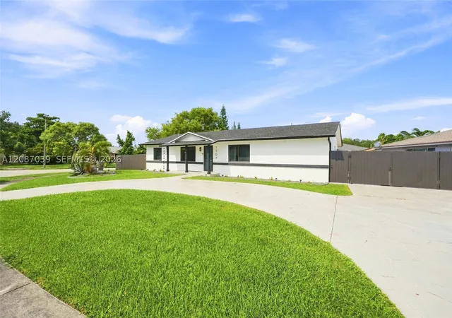 Photo 2 of Single family home for sale at 1707 S Curlew Ln, Homestead, FL 33035 | MLS# A12087039 | Listing updated on 2026-09-11