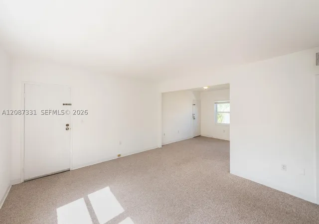 Listing Photo 4 - Condo for sale in building located at 5471 Sw 78Th St, Miami, FL 33143 - Unit #16D