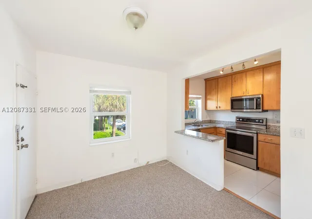 Listing Photo 5 - Condo for sale in building located at 5471 Sw 78Th St, Miami, FL 33143 - Unit #16D
