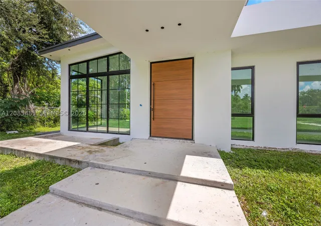 Photo 3 of Single family home for sale at 7885 Sw 117th Street, Pinecrest, FL 33156 | MLS# A12085485 | Listing updated on 2026-10-06