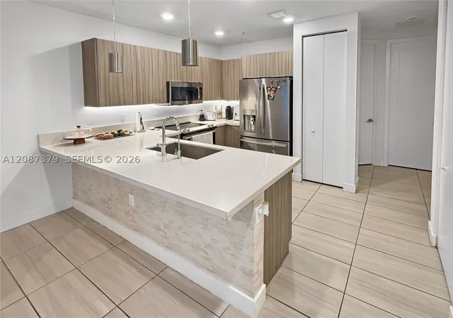 Listing Photo 4 - Condo for sale in building located at 6416 Nw 102Nd Ct, Doral, FL 33178 - Unit #304