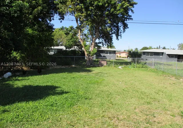 Listing Photo 2 - Condo for sale in building located at 765 NW 12th St, Homestead, FL 33030