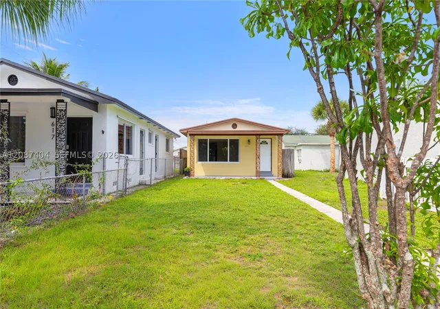 Photo 2 of Single family home for sale at 619 N D St, Lake Worth, FL 33460 | MLS# A12087404 | Listing updated on 2026-09-22