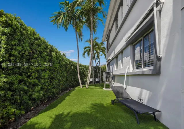 Listing Photo 4 - Condo for sale in building located at 3909 Gdn Ave, Miami Beach, FL 33140