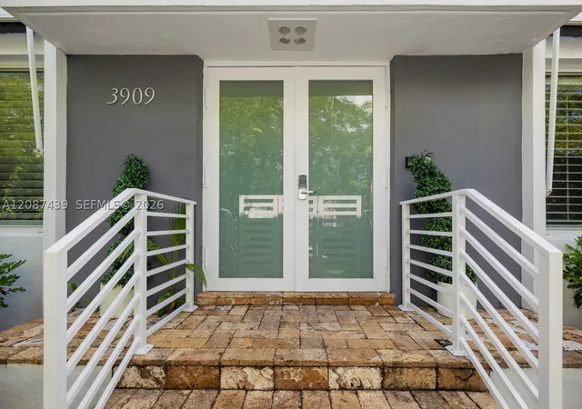 Listing Photo 5 - Condo for sale in building located at 3909 Gdn Ave, Miami Beach, FL 33140