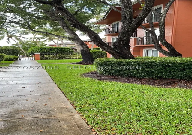 Listing Photo 5 - Condo for sale in building located at 4195 N Haverhill Rd, West Palm Beach, FL 33417 - Unit #318