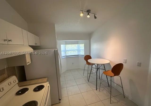 Listing Photo 4 - Condo for sale in building located at 1271 Se 28Th Ct, Miami, FL 33035 - Unit #203