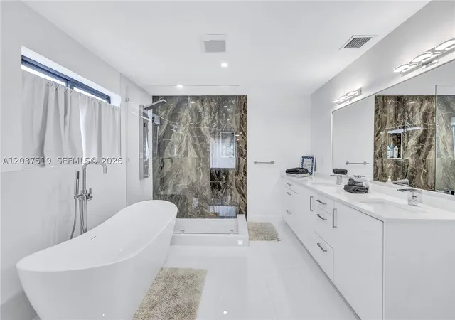 Photo 3 of Single family home for sale at 217 N 31st Avenue, Hollywood, FL 33021 | MLS# A12087519 | Listing updated on 2026-09-11