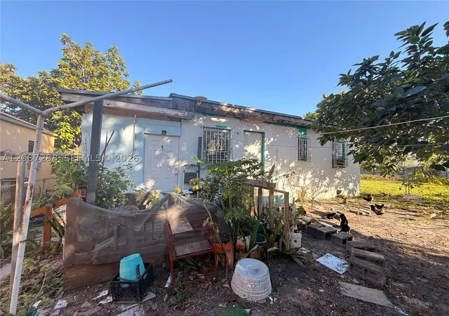 2834 NW 11th Avenue