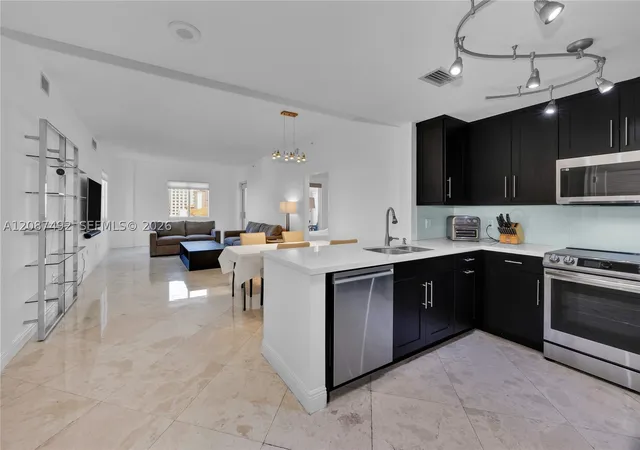 Photo 2 of Condo for sale at 10 Aragon Ave #810, Coral Gables, FL 33134 | MLS# A12087492 | Listing updated on 2026-09-12