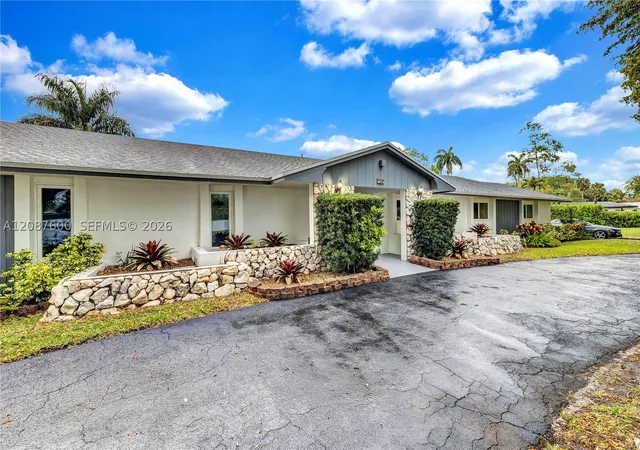 Photo 1 of Single family home for sale at 3211 Calle Largo Dr, Hollywood, FL 33021 | MLS# A12087600 | Listing updated on 2026-09-11