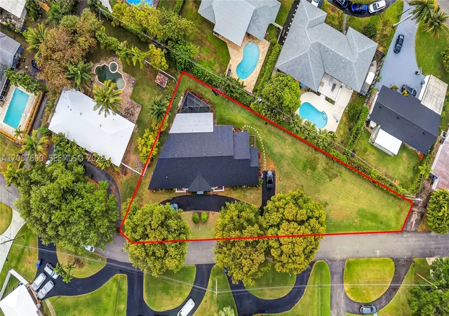 Photo 1 of Single family home for sale at 3211 Calle Largo Dr, Hollywood, FL 33021 | MLS# A12087600 | Listing updated on 2026-09-30