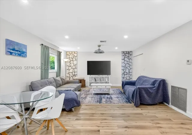 Photo 3 of Single family home for sale at 3211 Calle Largo Dr, Hollywood, FL 33021 | MLS# A12087600 | Listing updated on 2026-09-11