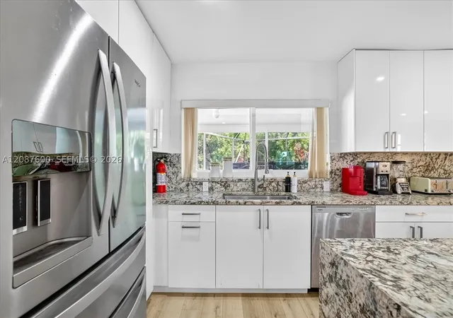 Photo 4 of Single family home for sale at 3211 Calle Largo Dr, Hollywood, FL 33021 | MLS# A12087600 | Listing updated on 2026-09-11