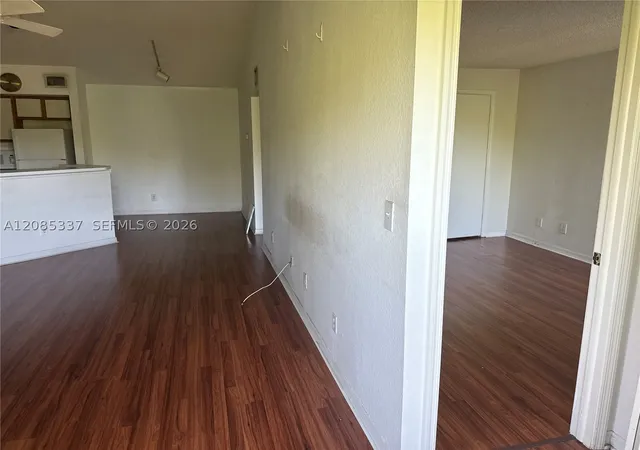 Listing Photo 5 - Condo for sale in building located at 437 Vis Isles Dr, Sunrise, FL 33325 - Unit #2223