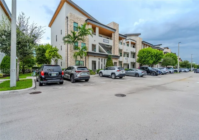 Photo 2 of Condo for sale at 7809 Nw 104th Avenue #31, Doral, FL 33178 | MLS# A12087622 | Listing updated on 2026-09-12