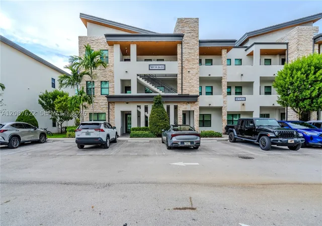 Photo 3 of Condo for sale at 7809 Nw 104th Avenue #31, Doral, FL 33178 | MLS# A12087622 | Listing updated on 2026-09-12