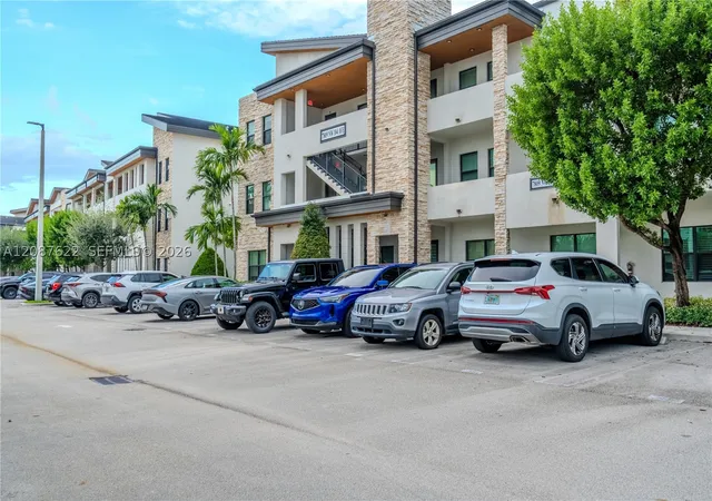Photo 3 of Condo for sale at 7809 NW 104th Avenue #31, Doral, FL 33178 | MLS# A12087622 | Listing updated on 2026-09-12