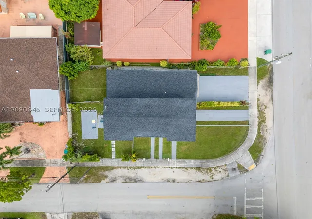 Listing Photo 2 - Condo for sale in building located at 3200 SW 88th Pl, Miami, FL 33165