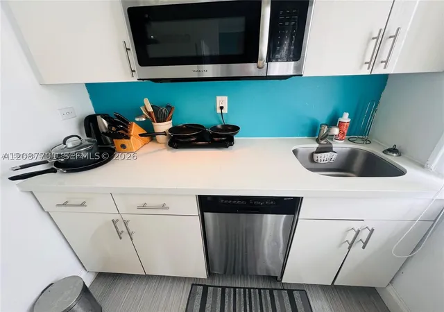Listing Photo 4 - Condo for sale in building located at 1611 Michigan Ave, Miami Beach, FL 33139 - Unit #24