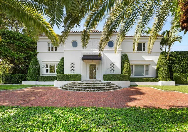 Photo 3 of Single family home for sale at 1261 N Greenway Dr, Coral Gables, FL 33134 | MLS# A12087078 | Listing updated on 2026-09-16