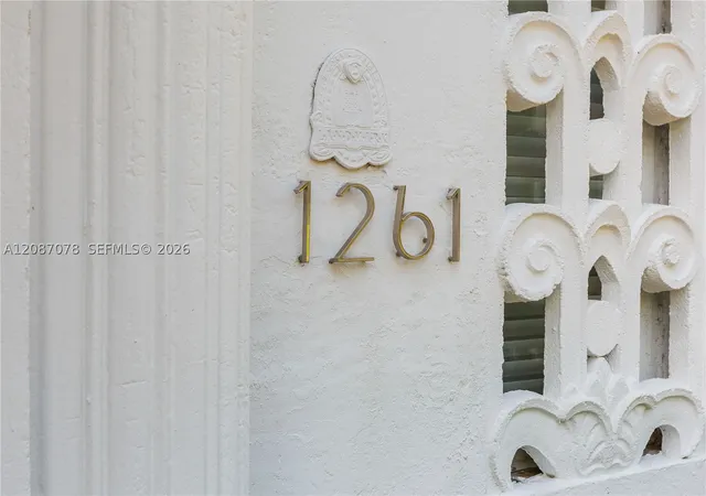 Photo 4 of Single family home for sale at 1261 N Greenway Dr, Coral Gables, FL 33134 | MLS# A12087078 | Listing updated on 2026-09-16