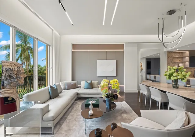 Listing Photo 4 - Condo for sale in building located at 3501 N Ocean Dr, Hollywood, FL 33019 - Unit #V5