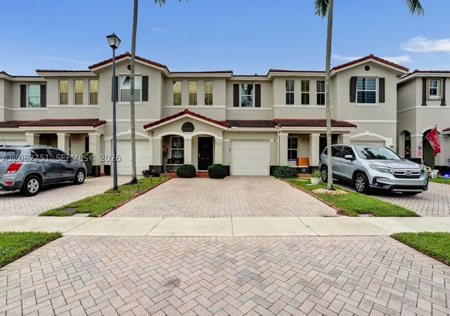 Photo 3 of Townhouse for sale at 220 Riverwalk Cir, Sunrise, FL 33326 | MLS# A12082751 | Listing updated on 2026-09-13
