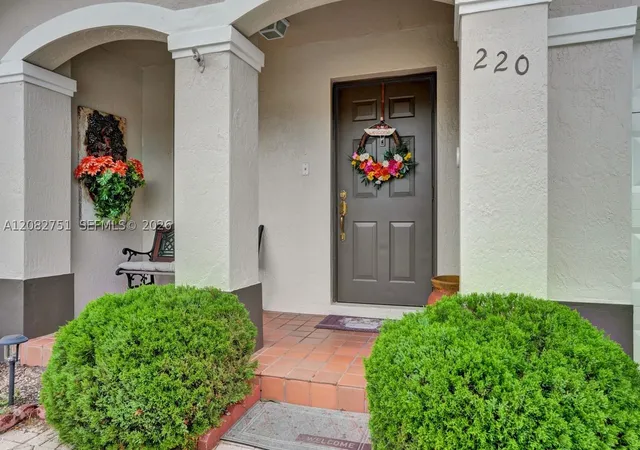 Photo 4 of Townhouse for sale at 220 Riverwalk Cir, Sunrise, FL 33326 | MLS# A12082751 | Listing updated on 2026-09-13