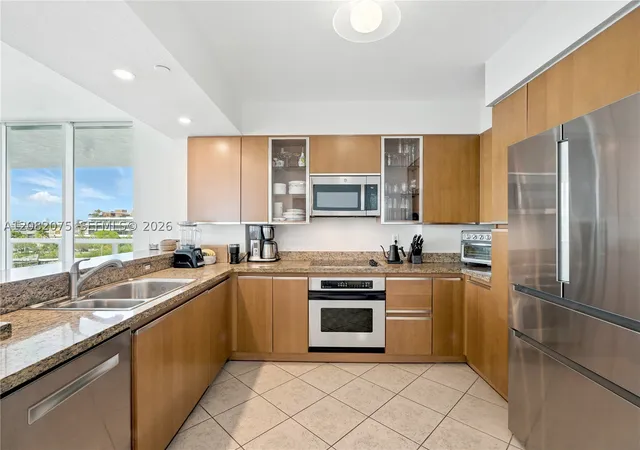 Photo 4 of Condo for sale at 10 Venetian Way #604, Miami Beach, FL 33139 | MLS# A12082075 | Listing updated on 2026-09-14