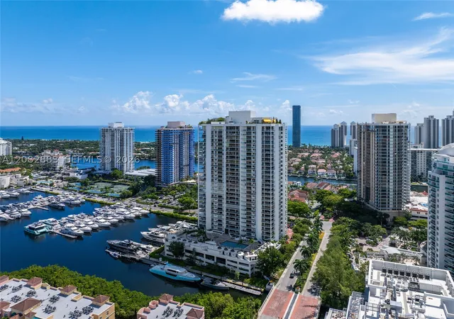 Listing Photo 5 - Condo for sale in building located at 19500 Turnberry Wy, Miami, FL 33180 - Unit #TOW-DE