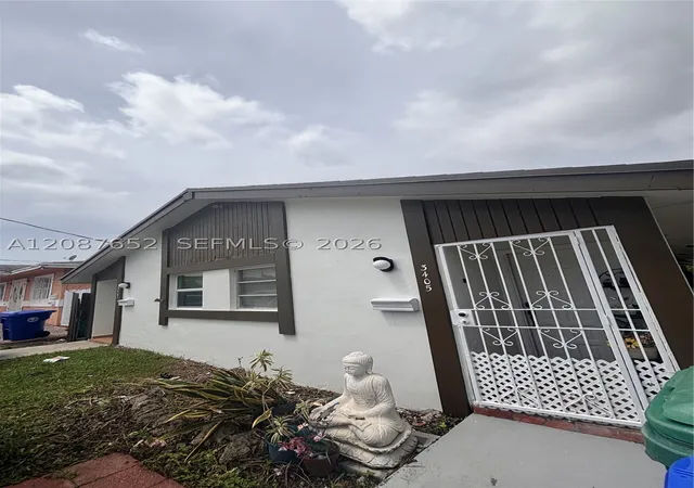 Listing Photo 5 - Condo for sale in building located at 3405 SW 24th St, Miami, FL 33145