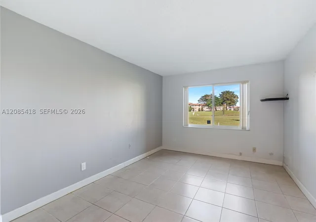 Listing Photo 5 - Condo for sale in building located at 9761 Sunrise Lakes Blvd, Sunrise, FL 33322 - Unit #107