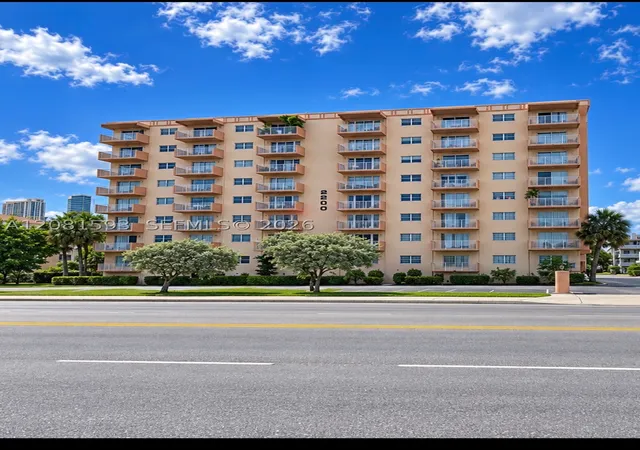 Listing Photo 4 - Condo for sale in building located at 2200 E Hallandale Bch Blvd, Hallandale Beach, FL 33009 - Unit #610
